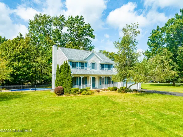 29 Marcel Road, Halfmoon, NY 12065