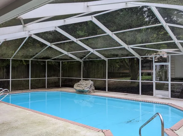 2303 Canal Dr, Niceville, FL 32578