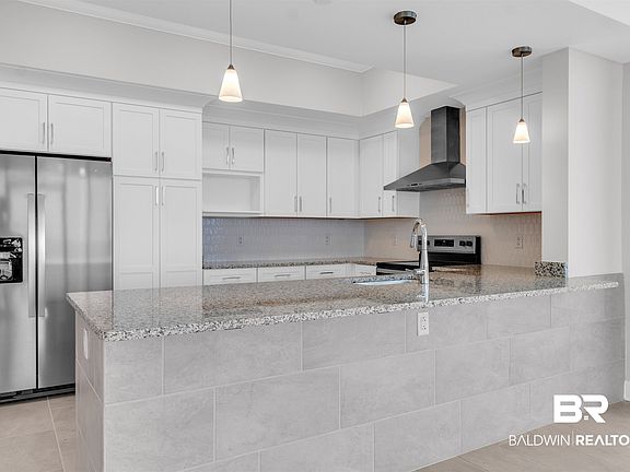 4th image of 533 E Beach Blvd #2005