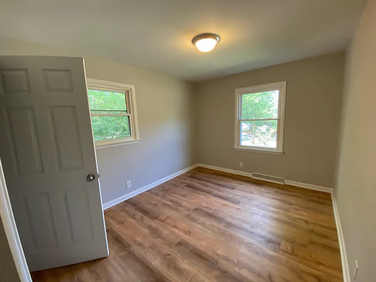 1008 Benning St — Photo 17