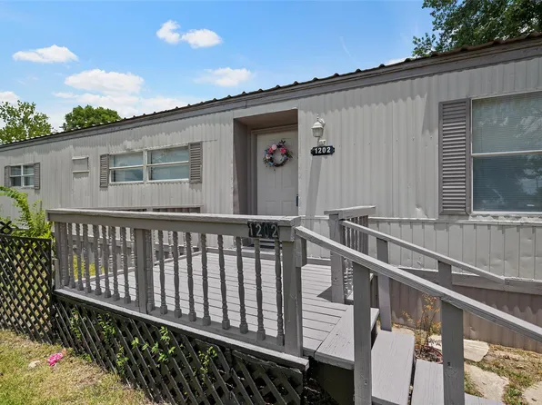 1202 Willow Ln, League City, TX 77573