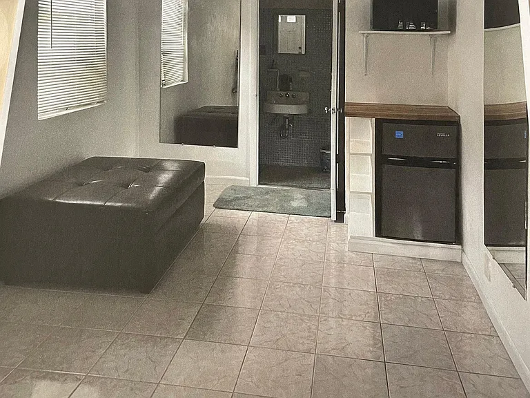 10761 NE 2nd Pl #EFFICIENCY — Photo 1