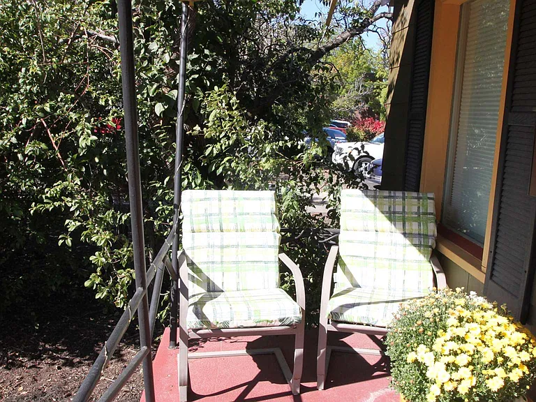 138 NW Hawthorne Ave — Photo 23