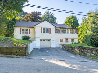 195 Quinapoxet Ln, Worcester, MA 01606