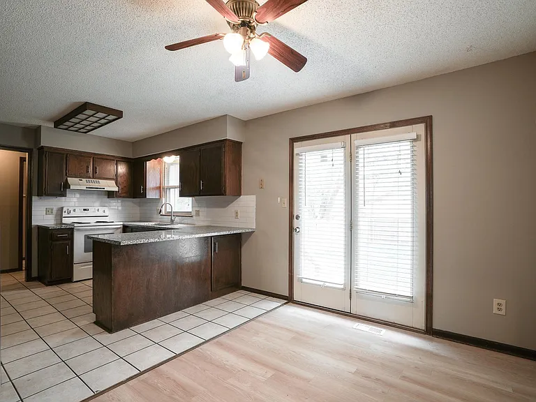 609 SE Bayberry Ln #A — Photo 4