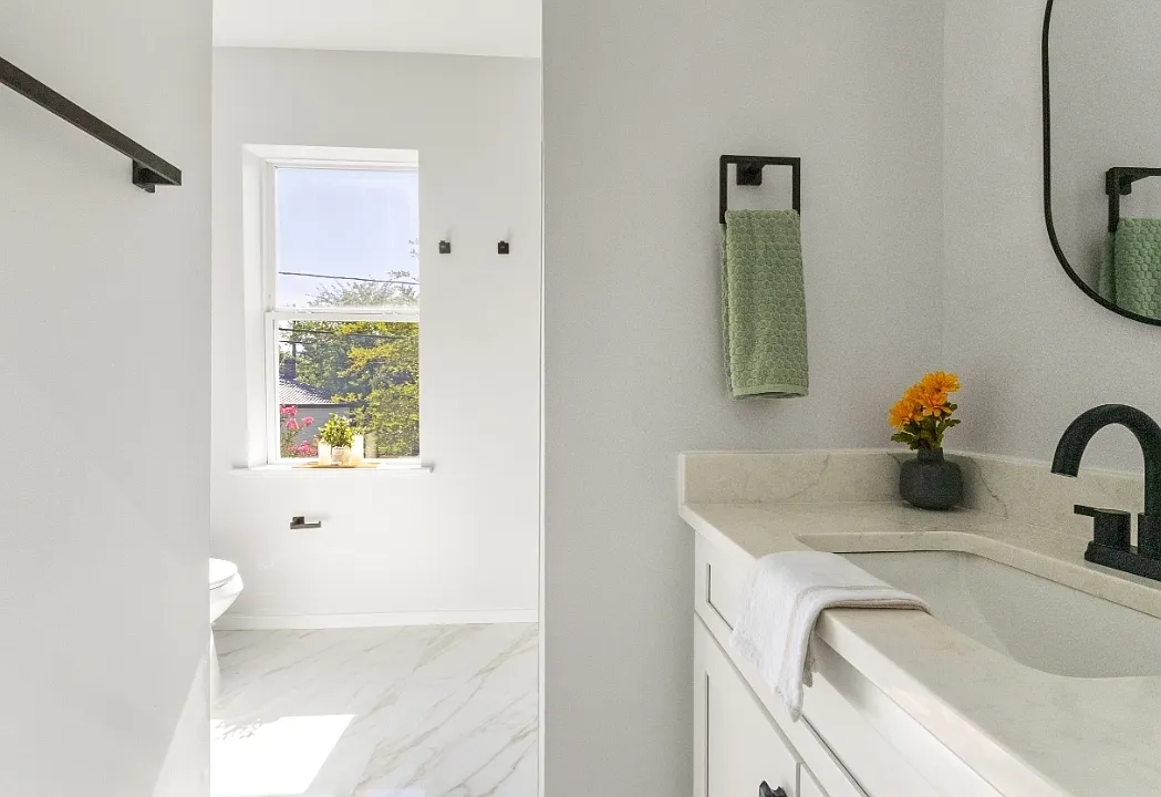 615 S Adams St — Photo 2