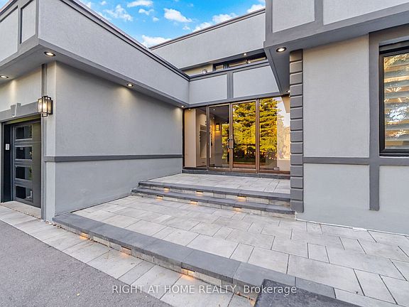 2nd image of 32 Colton Cres S