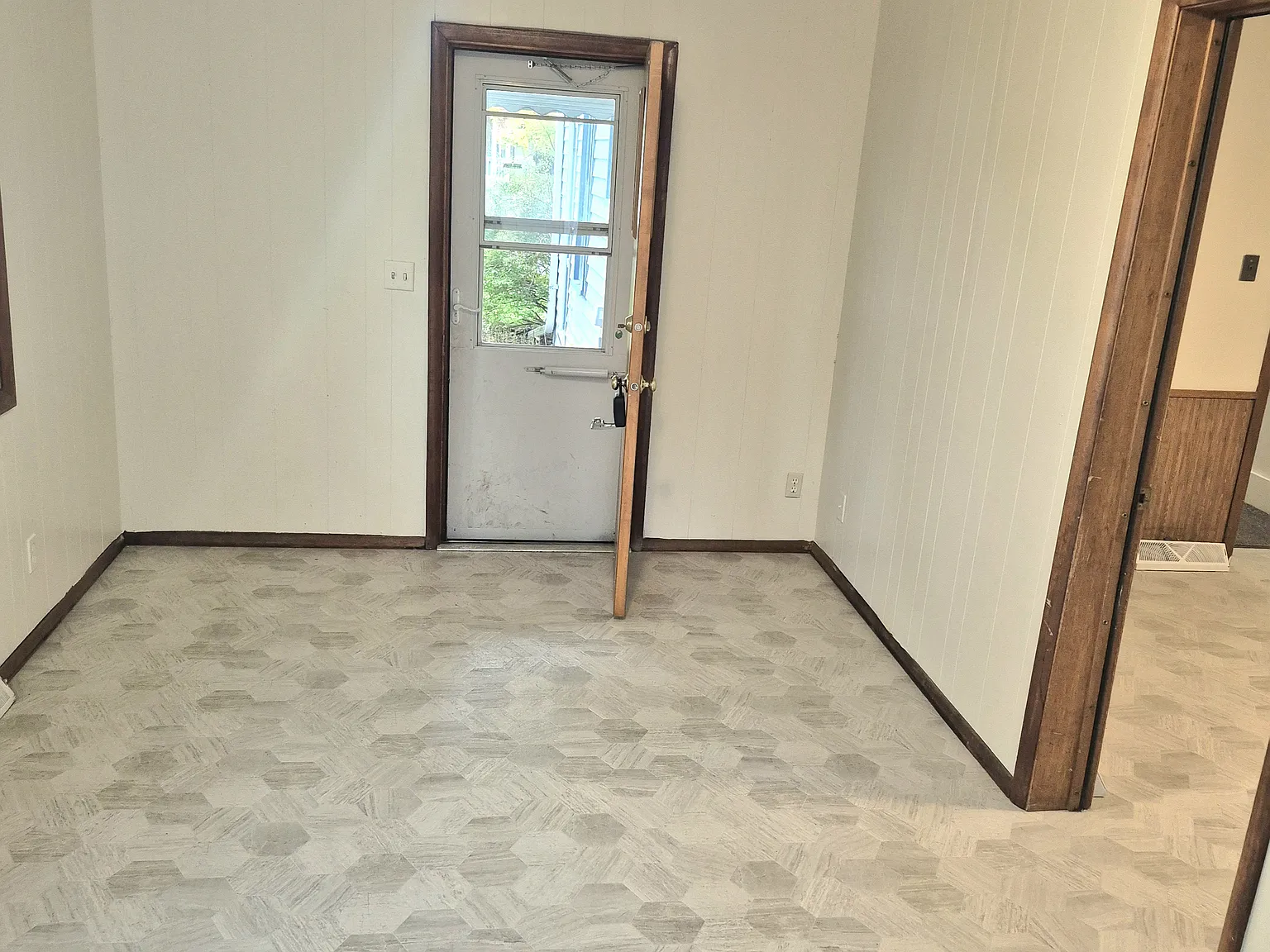 4 bed, 1.5 bath, 1284 sqft, $1,400 — Photo 3