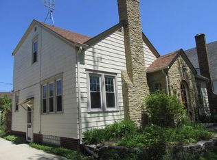 524 74th St, Kenosha, WI 53143