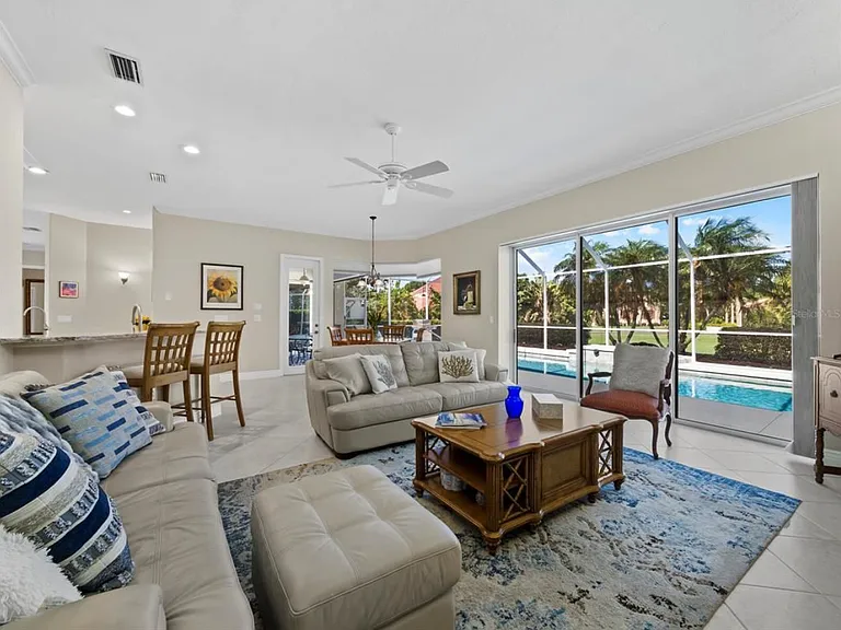 Butlers Crest Dr — Photo 8