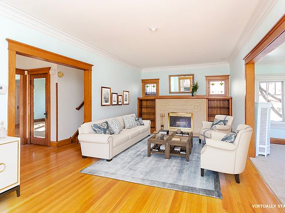 3rd image of 600 Clinton Pl