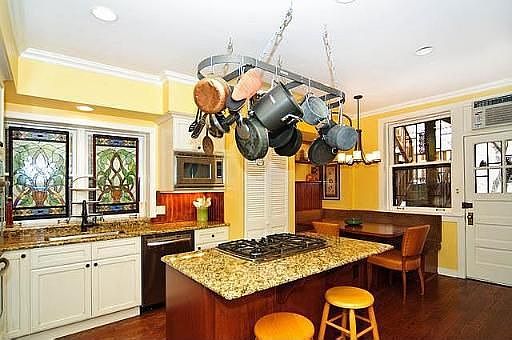5th image of 2921 N Pine Grove Ave #2
