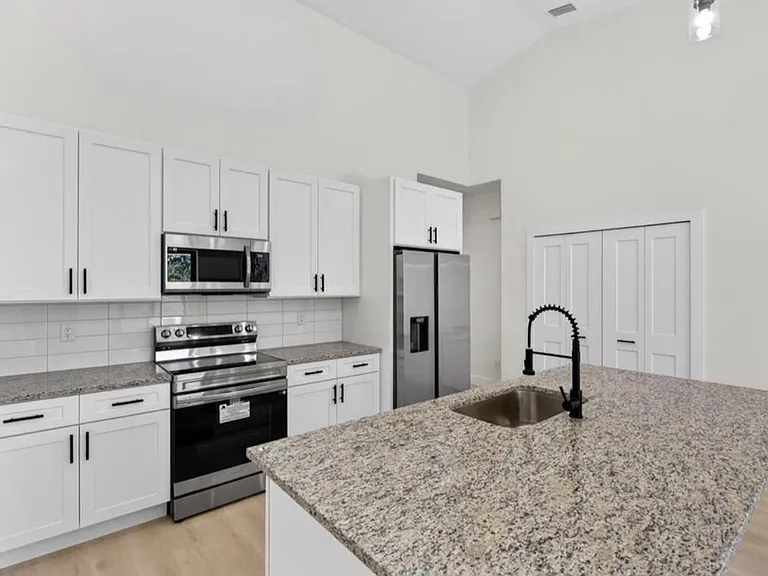 15523 Chamberlain Blvd #15523 — Photo 6