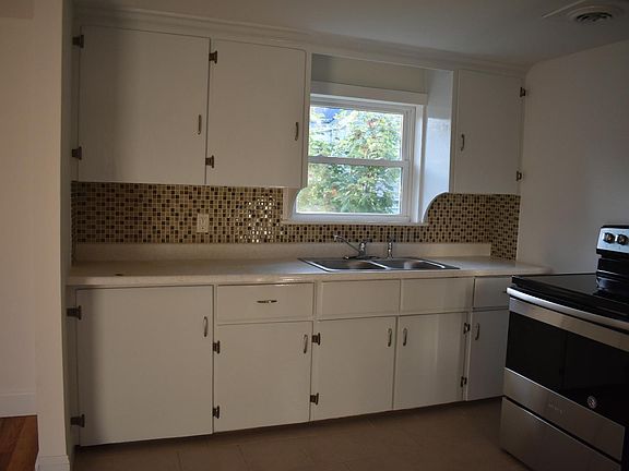 Second fl apt A(1) Kitchen