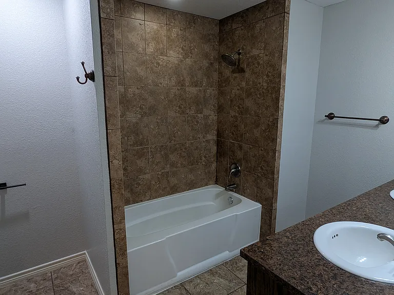 1722 Shawnee Dr — Photo 5