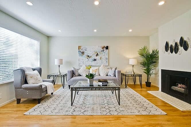 1st image of 4683 Persimmon Pl