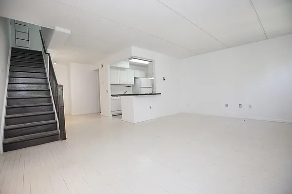 Sold by Evans Real Estate | media 7