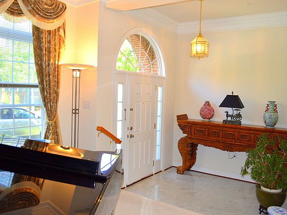4th image of 1111 Crestfield Dr