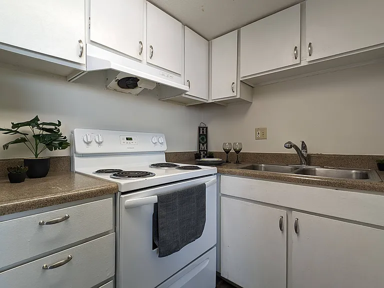 Westbrook Tower — Photo 13