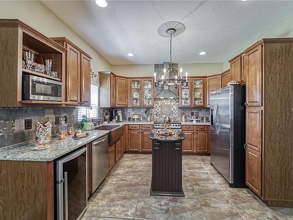 4th image of 807 Bronze Bush Ct