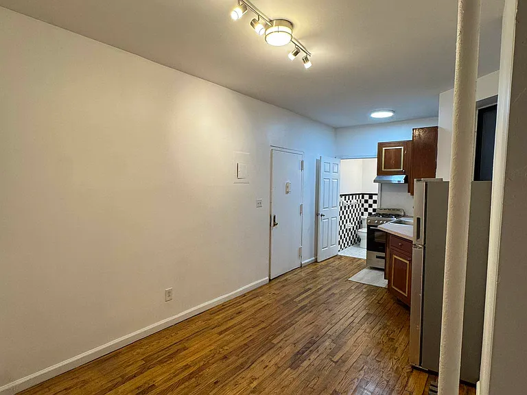 447 W 37th St #1RW — Photo 14