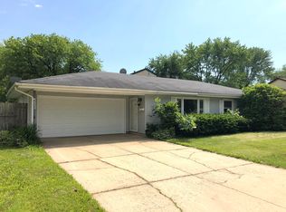 2052 Charleston Dr, Aurora, IL 60506
