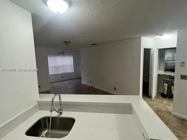 3460 Pinewalk Dr N APT 315, Pompano Beach, FL 33063