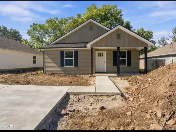806 N Walker St, Webb City, MO 64870