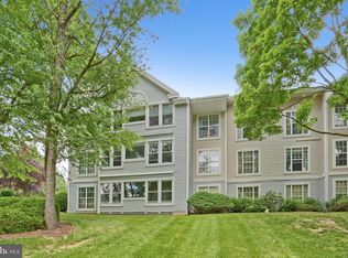 108 Country Place Dr, Lancaster, PA 17601