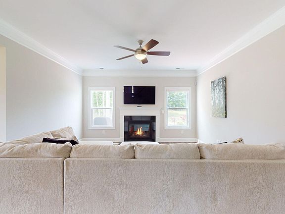 5th image of 920 Arbor Rose Drive