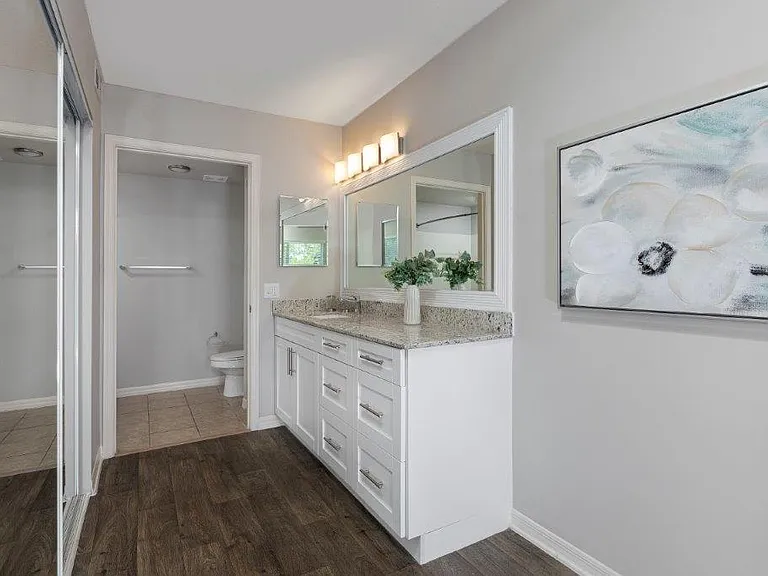 Weston Place Apartments — Photo 28