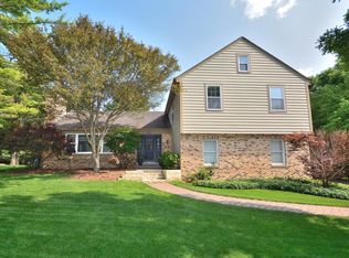 306 White Pine Rd, Delafield, WI 53018