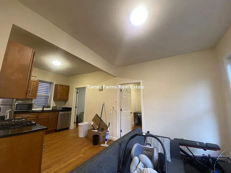 58 Medford St #1R — Photo 7