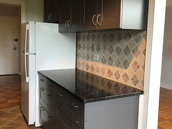 5th image of 3103 Fairfield Ave APT 6J