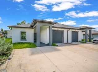 627 SE 13th Pl, Cape Coral, FL 33990