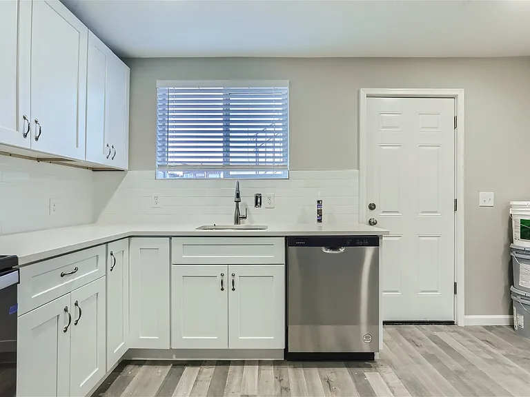 2545 Kenton St #B — Photo 3