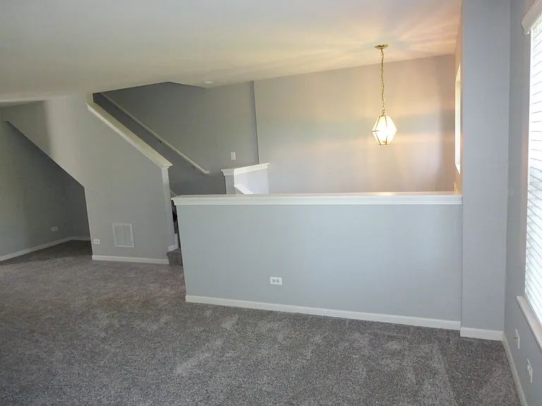 914 Clover Ln — Photo 9