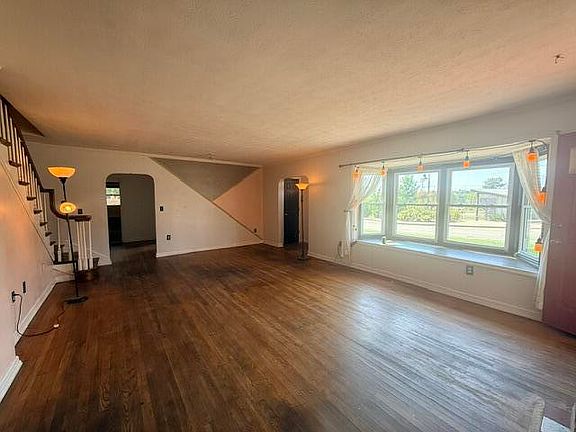 4th image of 420 N Hill St