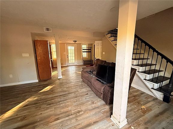3rd image of 148 Alfred Ln