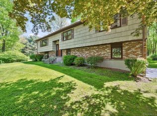 97 Great Ring Rd, Sandy Hook, CT 06482