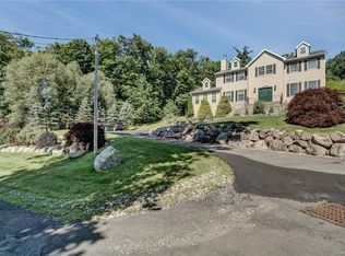 30 Sky Meadow Rd, Suffern, NY 10901