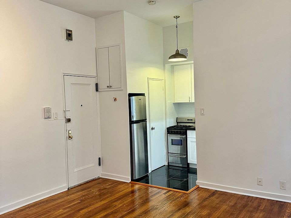 1st image of 271 W 72nd St #1B