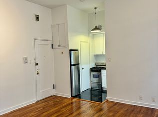 271 W 72nd St #1B, New York, NY 10023