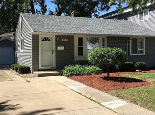 8830 S Corcoran Rd, Hometown, IL 60456