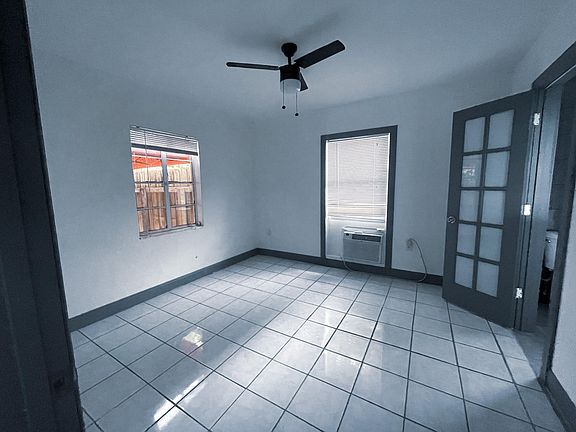 4th image of 1418 SW 27th St #5