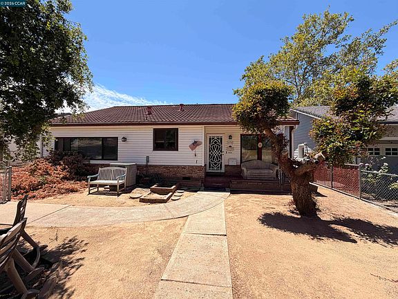 4th image of 3732 Kings Way