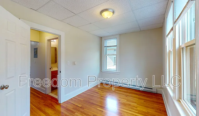 242 N Main St — Photo 11