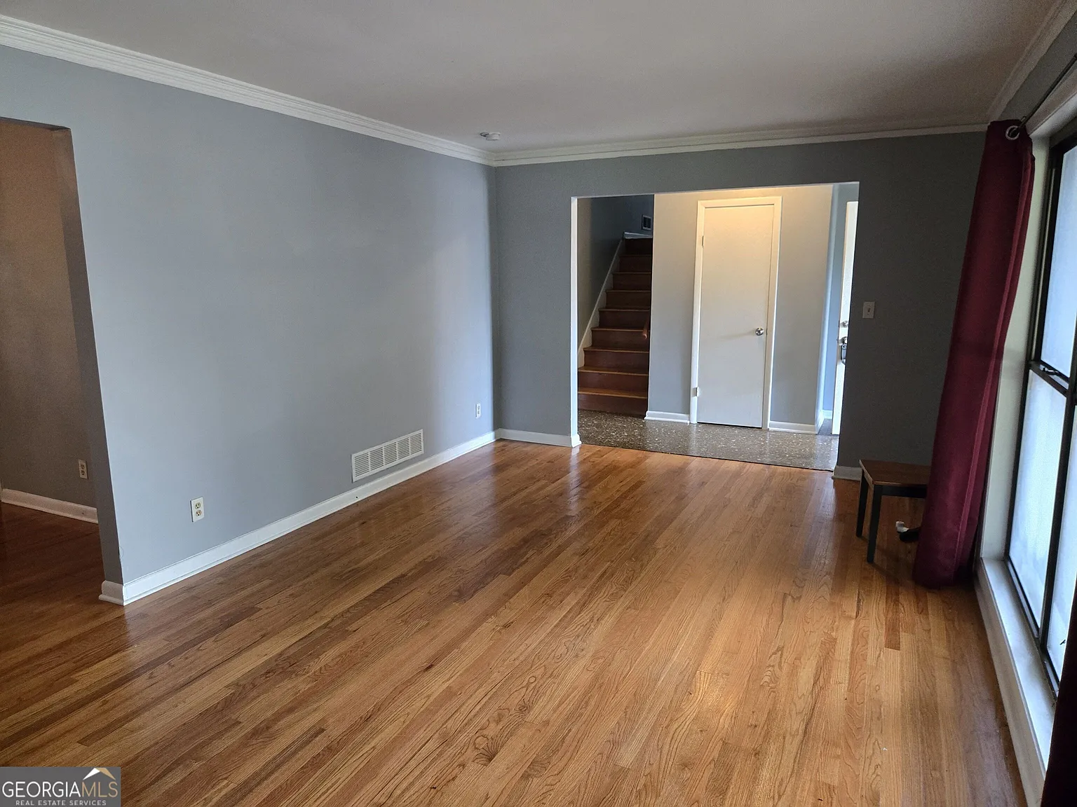 3 bed, 2.5 bath, 2318 sqft, $2,000 — Photo 3
