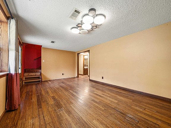 5th image of 237 Raithwood Rd