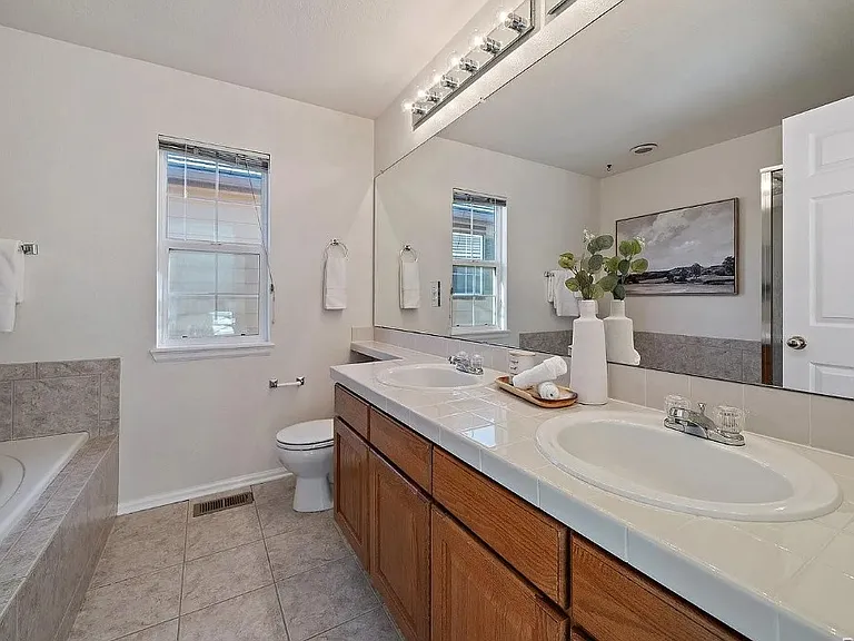 7459 S Lewiston St — Photo 3